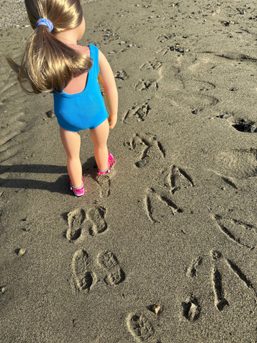 léonie walking on beach leaving maplelea footprints